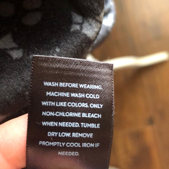 Beautiful velvet feel top with detailed sleeves - Picture 8 of 8